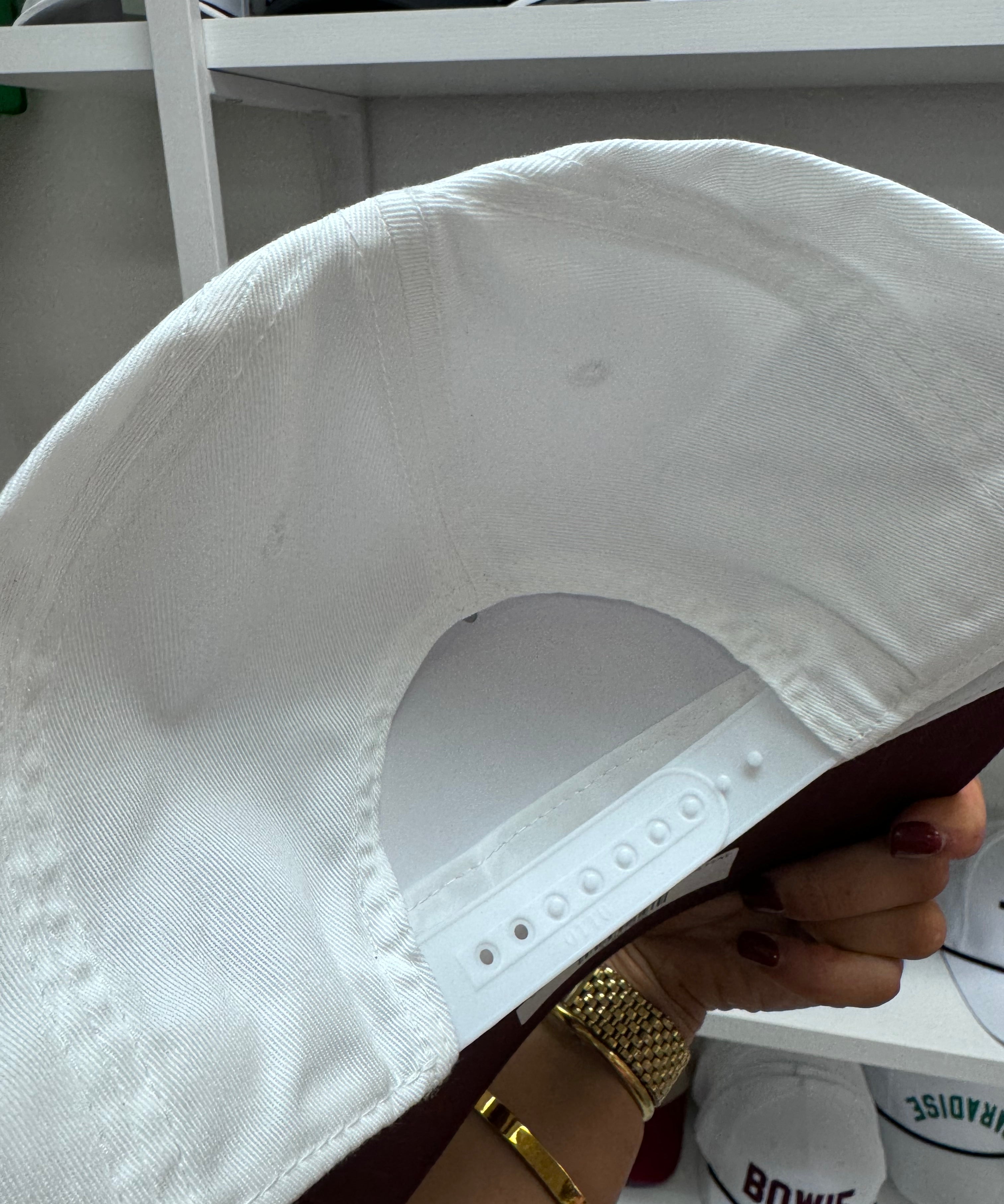VINTAGE WHITE MUSTANGS HAT