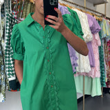 KELLY GREEN BUTTON SCALLOPED DRESS