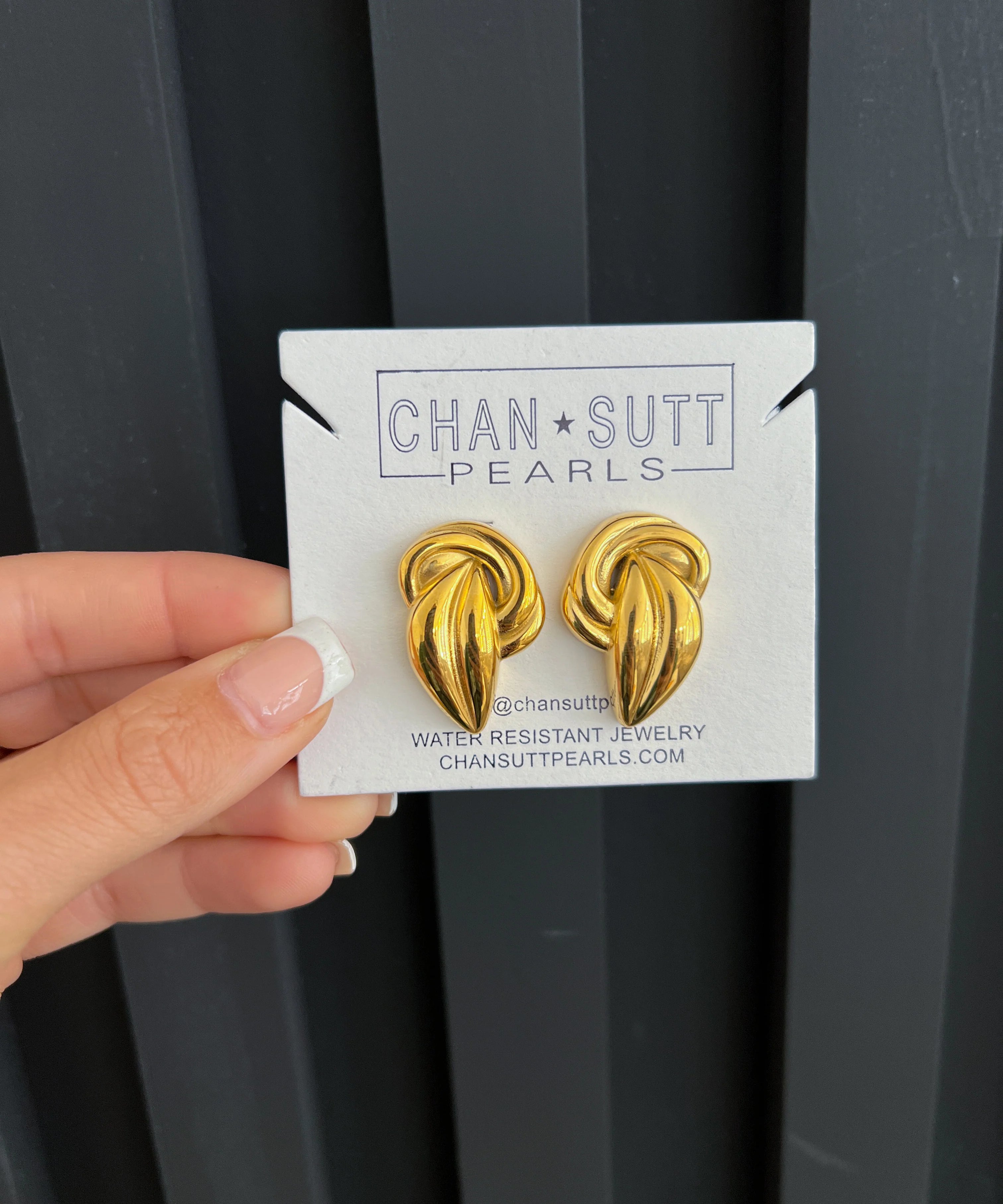 GOLD KNOT EARRINGS